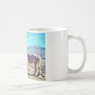 Taza De Café Rescatados Caballos Borradores comiendo heno