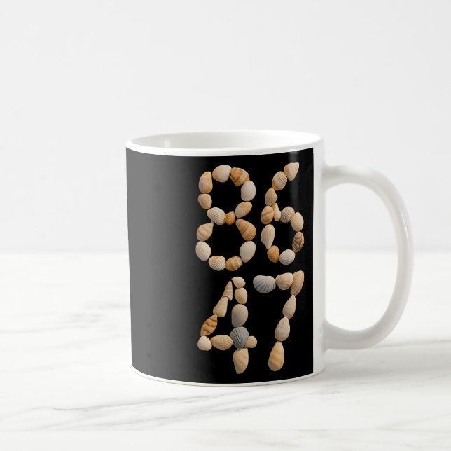 Taza De Café Resistir sutilmente a Trump 8647 2  (Derecha)