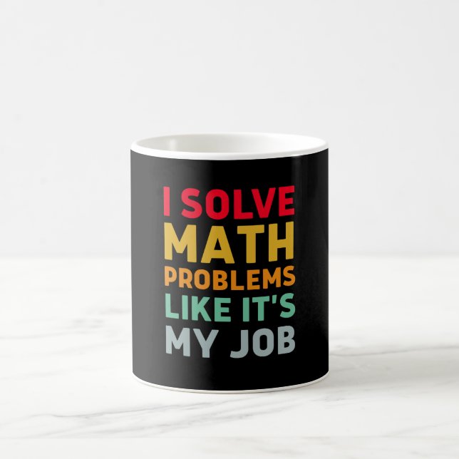 Taza De Café Resuelvo problemas matemáticos como si fuera mi tr (Centro)