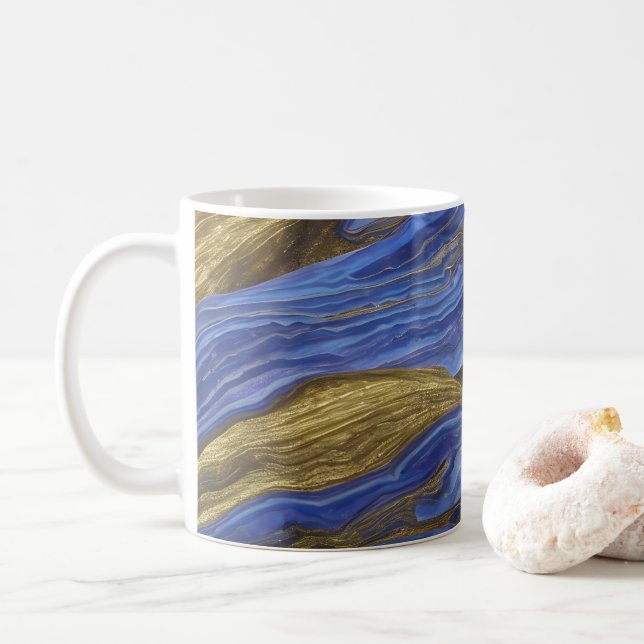 Taza De Café Resumen De Las Ondas Fracturadas De La Capa De Mar (Con donut)