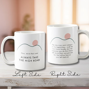 Taza De Café Resumen de un sol de montaña toma la calle alta