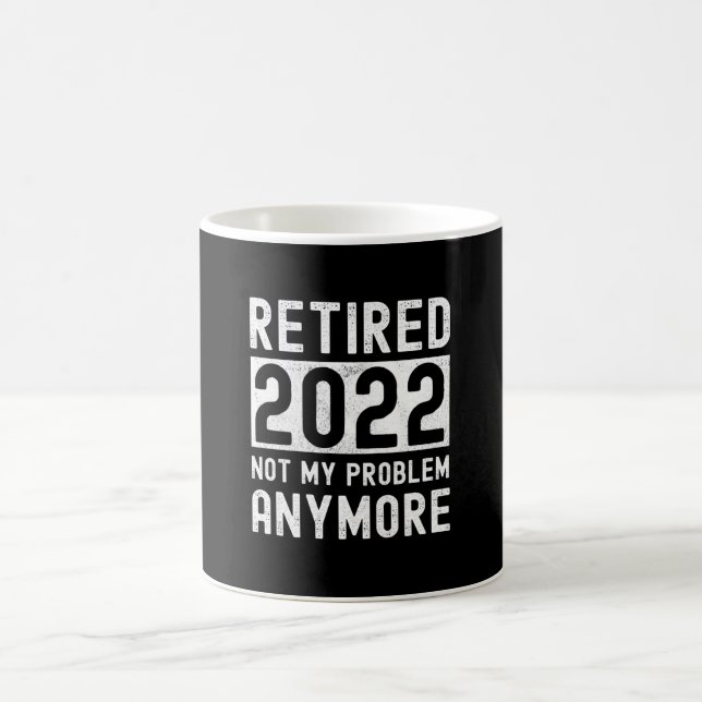 Taza De Café Retirado 2022 ya no es mi regalo gracioso (Centro)