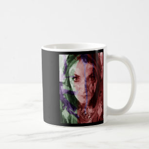 Taza De Café Retrato de mujer pintoresca con fotografía filtrad