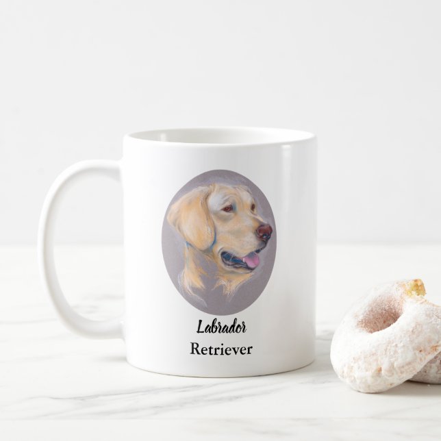 Taza De Café Retrato de recuperador de labrador amarillo person (Con donut)