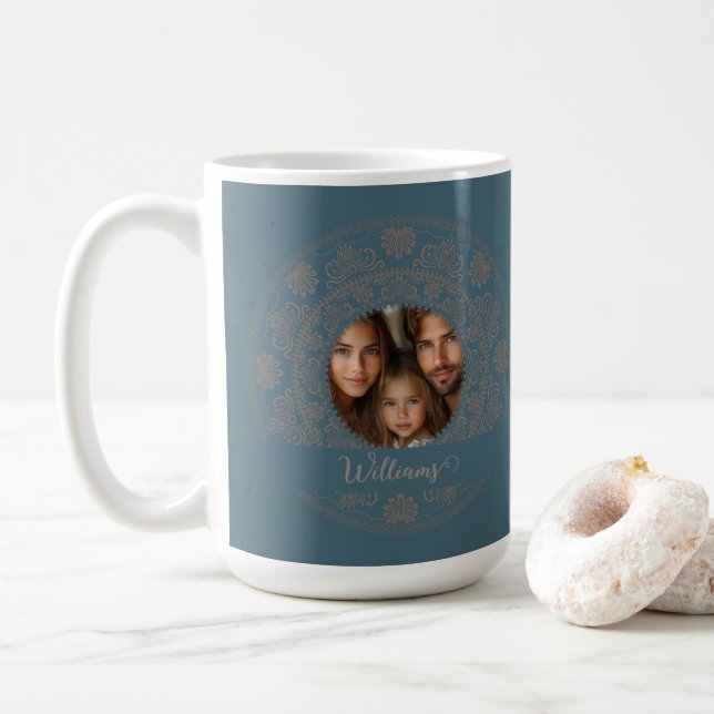 Taza De Café Retrato familiar personalizado Rococo Mandala dora (Con donut)