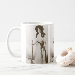 Taza De Café Retrato fotográfico de una vaquera sosteniendo un 