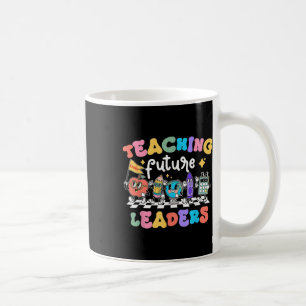Taza De Café Retro Enseñando de vuelta a futuros líderes Groovy