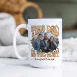 Taza De Café Retro Este papá es el tazón de café de 15 oz<br><div class="desc">Mugre retro para papá con foto de personalizado. Tu foto será mostrada en forma de pegatina ondulado y enmarcada con "papá es la cabra", escrita en tipografía retro y decorada con corazones de amor. Personaliza con el nombre o los nombres del niño o los niños o cualquier texto que quieras....</div>