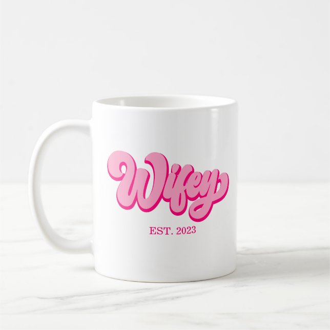 Taza De Café Retro Rosa Wifey Est. Year Bride Fiancé (Izquierda)
