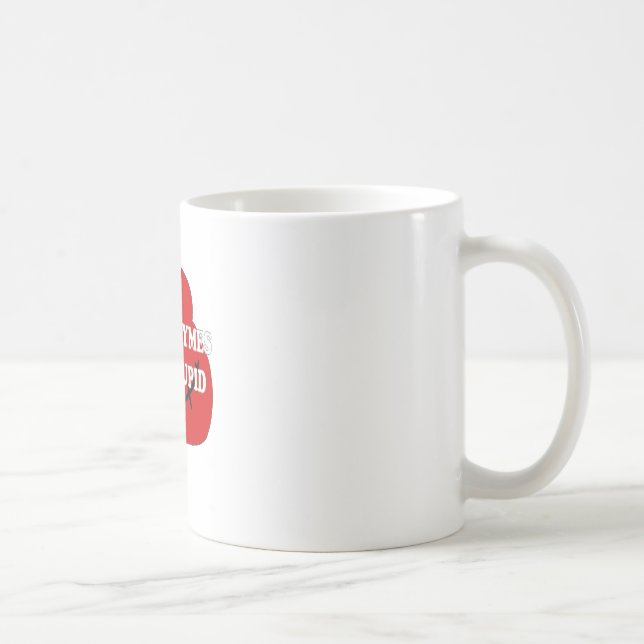 Taza De Café Rhymes Cupido Con Estúpido (Derecha)