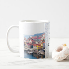 Taza De Café Ribeira y el río Douro. Porto, Portugal.