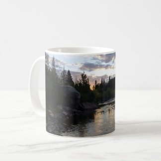 Taza De Café Río Big Thompson al amanecer