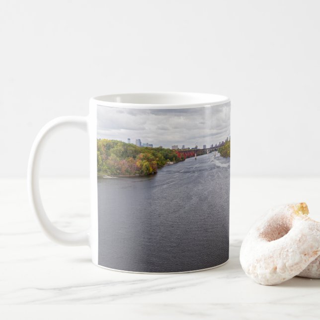 Taza De Café río mississippi y bancos boscosas en minneapolis (Con donut)