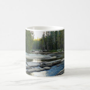 Taza De Café Río Tuolumne junto al camping, Yosemite, CA