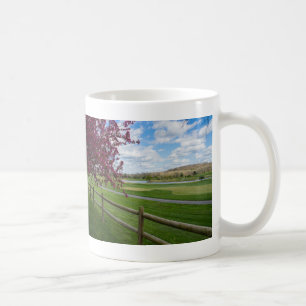 Taza De Café Rivercut En El Café De Primavera