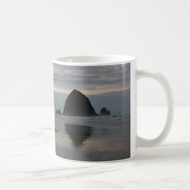 Taza De Café Roca del Haystack en la playa del cañón (Derecha)