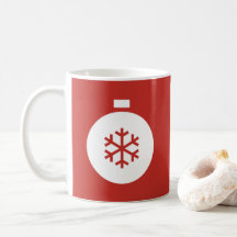 Taza de café roja de bola de Navidad