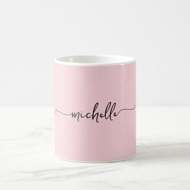 Taza De Café Rojizo Rosa Elegante Firma de Monograma Script (Centro)