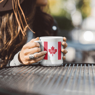 Taza De Café Rojo Moderno Sobre Blanco '' Mi Canadá Se Encoge''