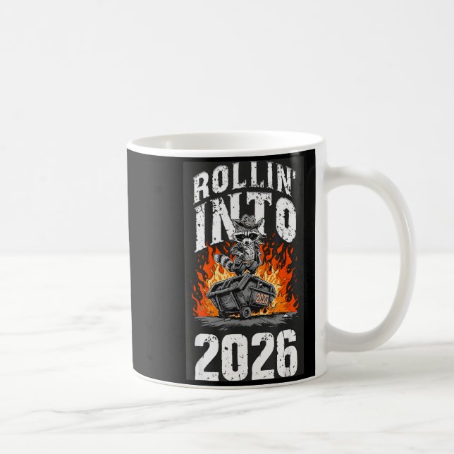Taza De Café Rollin Into 2026 Raccoon Funny Dumpster Fire 2025  (Derecha)