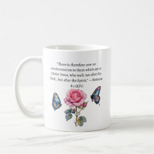 Taza De Café Romanos 8:1 KJV Rosa Rosa y Mariposa Fe