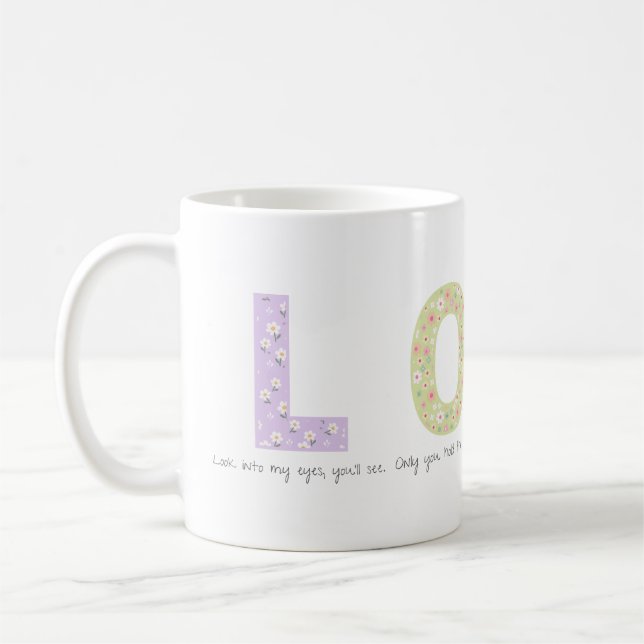 Taza De Café Romantic Floral LOVE Initial Acrostic Design (Izquierda)