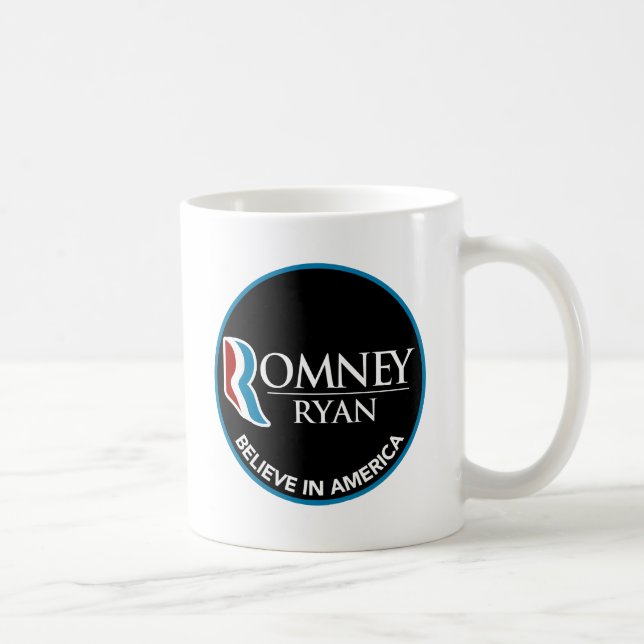 Taza De Café Romney Ryan cree en el negro redondo de América (Derecha)