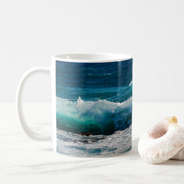 Taza De Café Rompiendo las olas del océano Vista panorámica (Con donut)