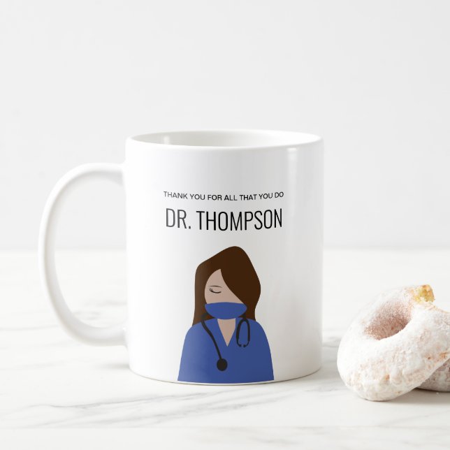 Taza De Café Ropa azul Gracias ilustracion Médico (Con donut)