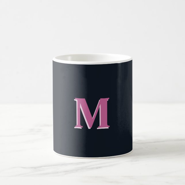 Taza De Café Rosa de la marina profunda monogramado (Centro)