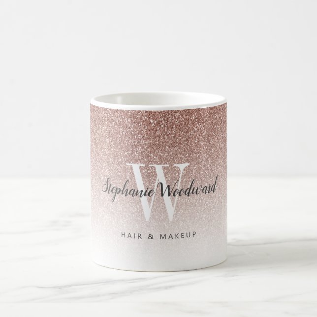 Taza De Café Rosa de moda Ombre Purpurina Monograma Salón de pe (Centro)