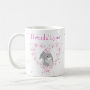 Taza de café rosa de niña conejito