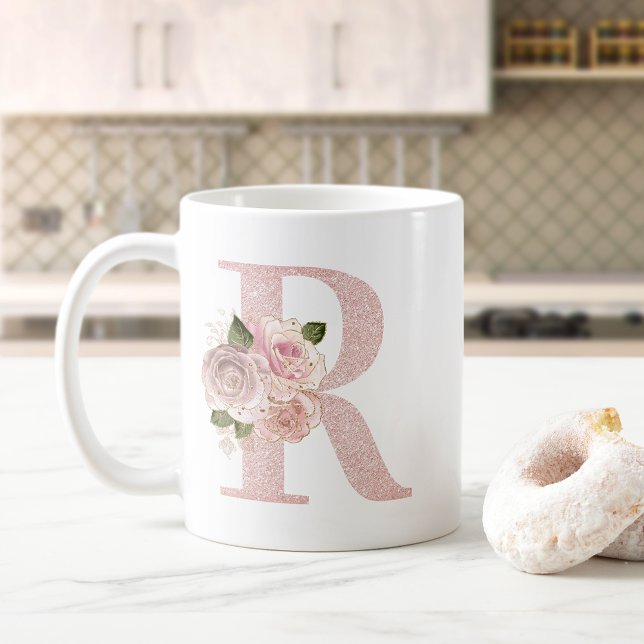 Taza De Café Rosa Girly Pale Purpurina de oro Floral R Monogram (Subido por el creador)
