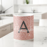 Taza De Café Rosa - Rosa Nombre Monograma del Purpurina de espu<br><div class="desc">Rubor Pink - Rosa Oro y Gris Carbón (Gris) Nombre del Monograma del Purpurina de espuma y Café Inicial Mug. La taza es el regalo perfecto para alguien que ama el oro rosa.</div>