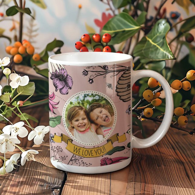 Taza De Café Rosa te queremos reina abeja y flores foto (Create Your Own Mother's Day Keepsake Mug by Uploading a Photo & with Mom's Name & Custom Message)