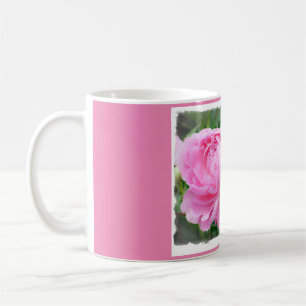 Taza de café rosada con una fotografía de Peonie