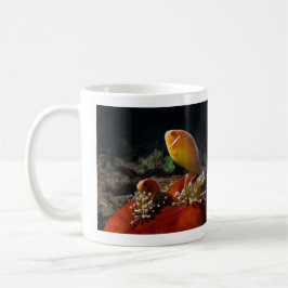Taza de café rosada de Clownfish de la mofeta