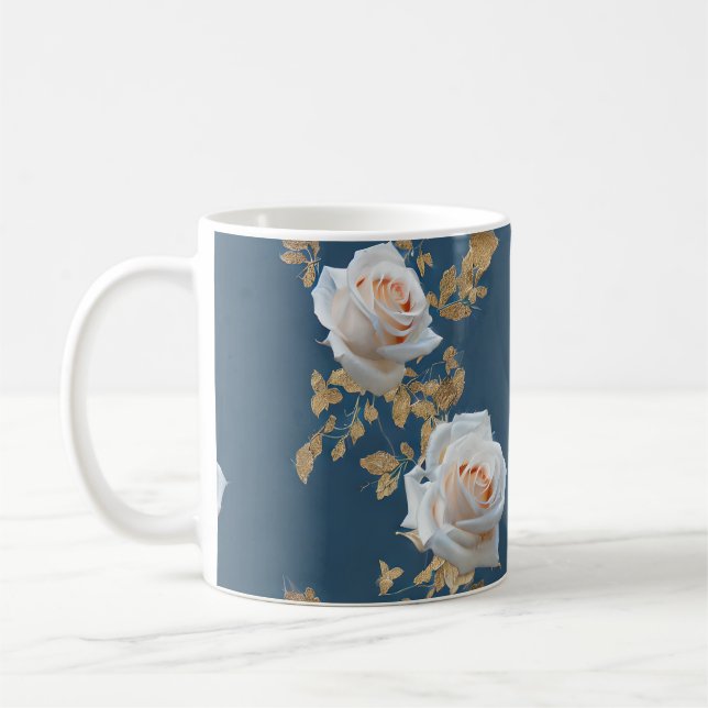 Taza De Café Rosas blancas y hojas de oro sobre fondo azul (Izquierda)
