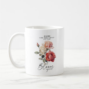 Taza De Café Rosas pierden sus Petales Monograma Personalizado 