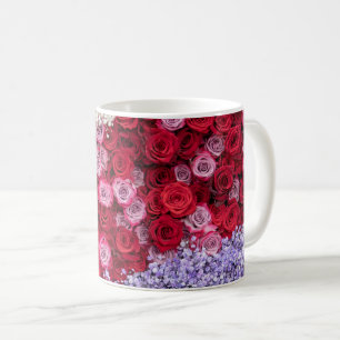 Taza De Café Rosas rojas y rosadas con Gypsophila colorida
