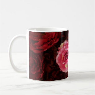 Taza De Café rosas rosas rojas: fondo de tela.