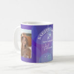 Taza De Café Rótulo de Astrología Sagittarius Zodiac<br><div class="desc">Personalice esta taza de zodiaco con una foto, fecha de nacimiento y nombre. Un diseño de cumpleaños personalizado con el signo zodiaco - Sagittarius - más rasgos de personalidad, información y constelación. Un color espiritual y regal morado y azul asociado con Sagittarius es el diseño principal detrás de todos los...</div>