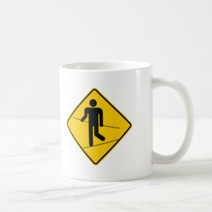 Taza De Café Rótulo de la carretera de la zona del caminante d