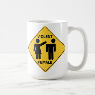 Taza De Café Rótulo femenino violento del dibujo animado