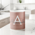 Taza De Café Rubor Pink - Rosa Gold Metallic Monograma Nombre<br><div class="desc">Rubor Pink - Rosa Gold Faux Metallic Stainless Steel Relieve metalizado Monograma Nombre y Café Inicial o Tea Mug. La taza de café es el Navidad perfecto o dulce 16,  18,  30,  40,  50,  60 para alguien que ama el oro moderno y elegante del rosa.</div>