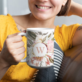 Taza De Café Rústico buquete floral femenino con monograma