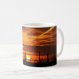 Taza De Café Saguaros escénicos al atardecer