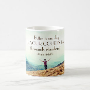 Taza De Café Salmo 84:10 Mejor es Un día en la Biblia de tu cor