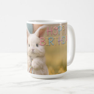 Taza De Café Saludo de cumpleaños de conejito lindo con globos