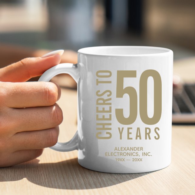 Taza De Café Saludos a 50 años del aniversario de negocios (Change to ANY YEAR! Lots of other colors and years pre-done for you in our collection.)